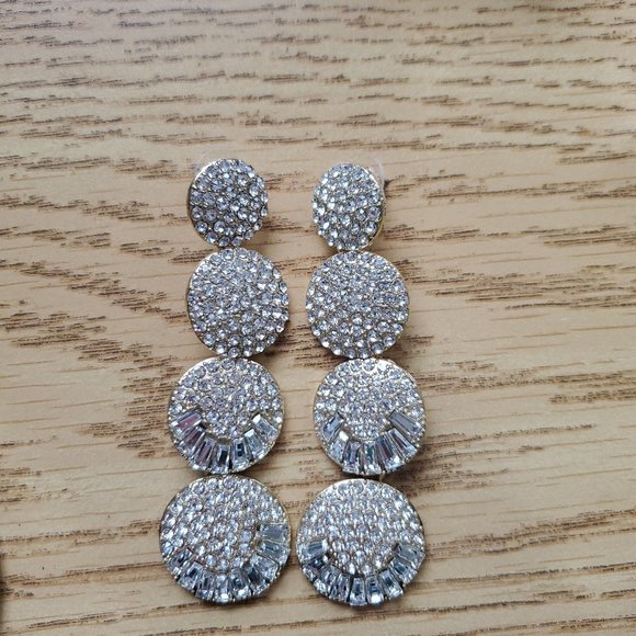 NWOT White Crystal and Clear Silver Disc Goldtone Dangle Earrings - Picture 1 of 6